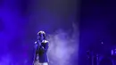 Dalam konser ini, KLa Project mampu membuat KLaNese, sebutan untuk penggemar KLa Project, bernostalgia lewat lagu-lagu hit-nya. (Liputan6.com/Herman Zakharia)