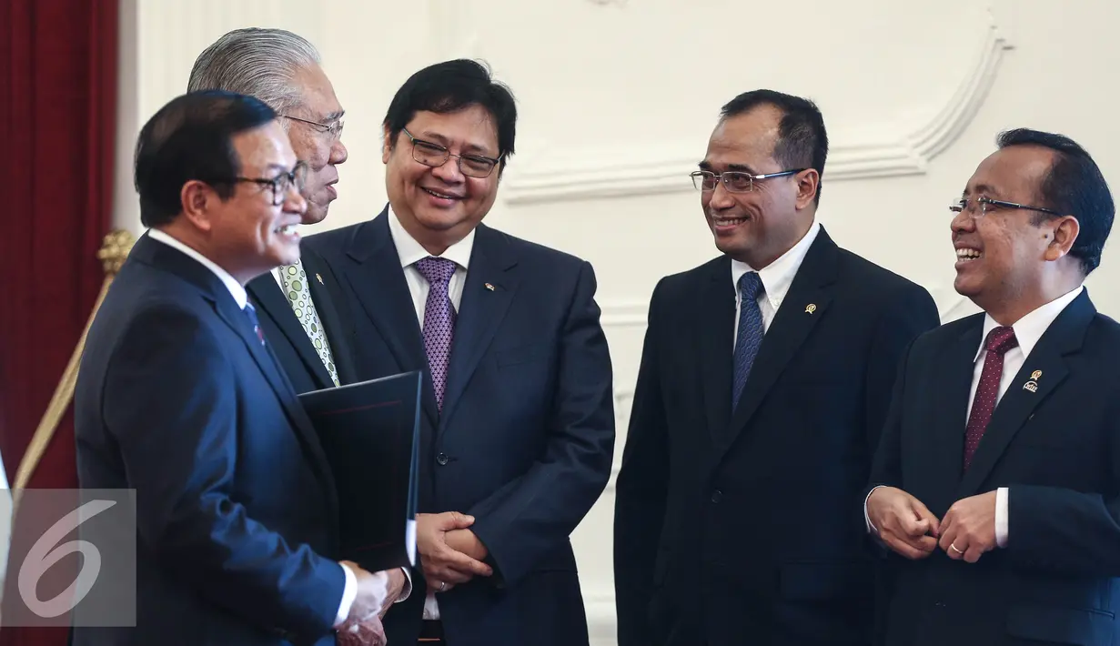 Sejumlah menteri terkait hadir saat Penyambutan Perdana Menteri Republik Demokratik Sosialis Sri Lanka, H.E. Mr. Ranil Wickremesinghe beserta Mrs. Maithree Wickremesinghe di Istana Merdeka, Jakarta, Rabu (3/8). (Liputan6.com/Faizal Fanani)