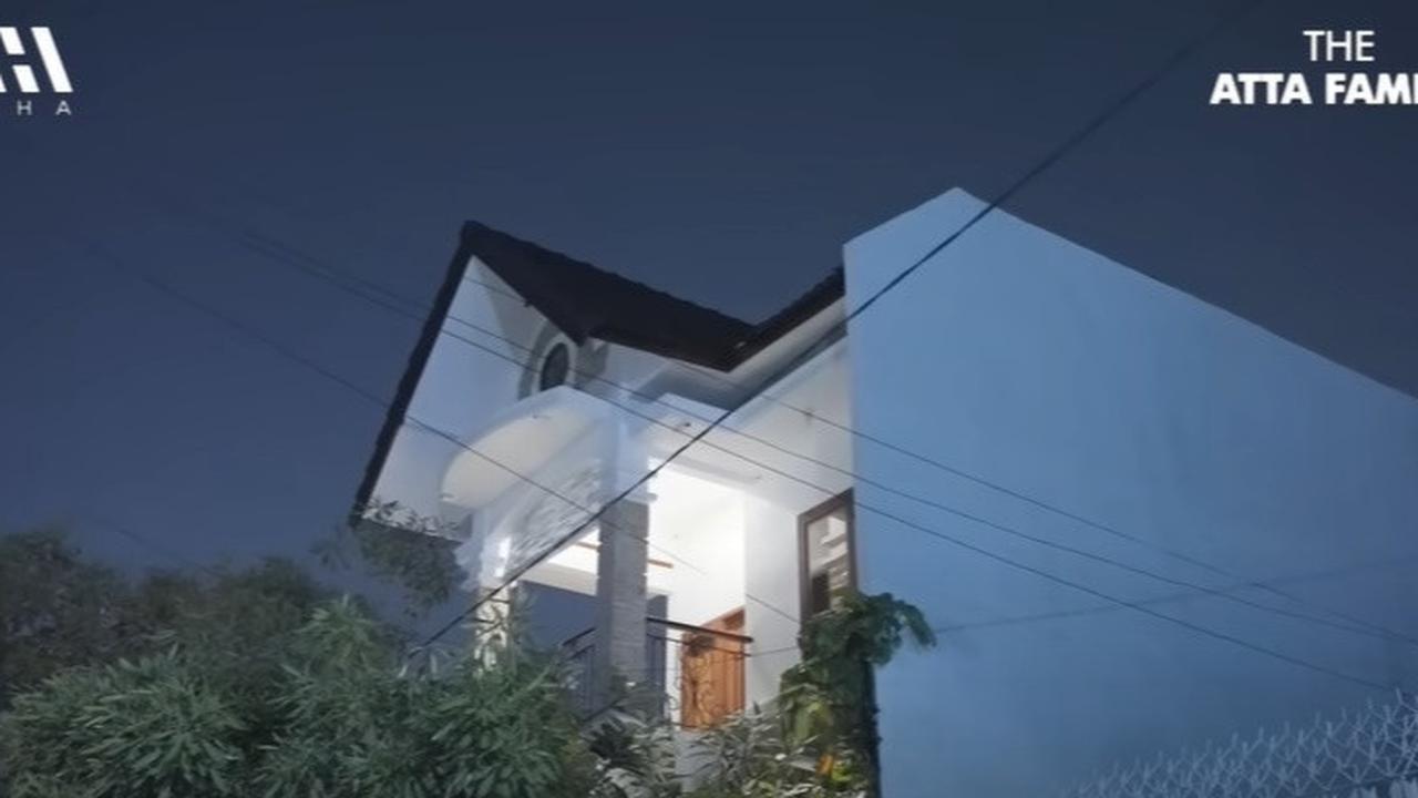 Jarang Tersorot, Potret Rumah Yuni Shara di Kampung Halaman yang Luas Bagaikan Galeri Seni - Banyak Koleksi Lukisan