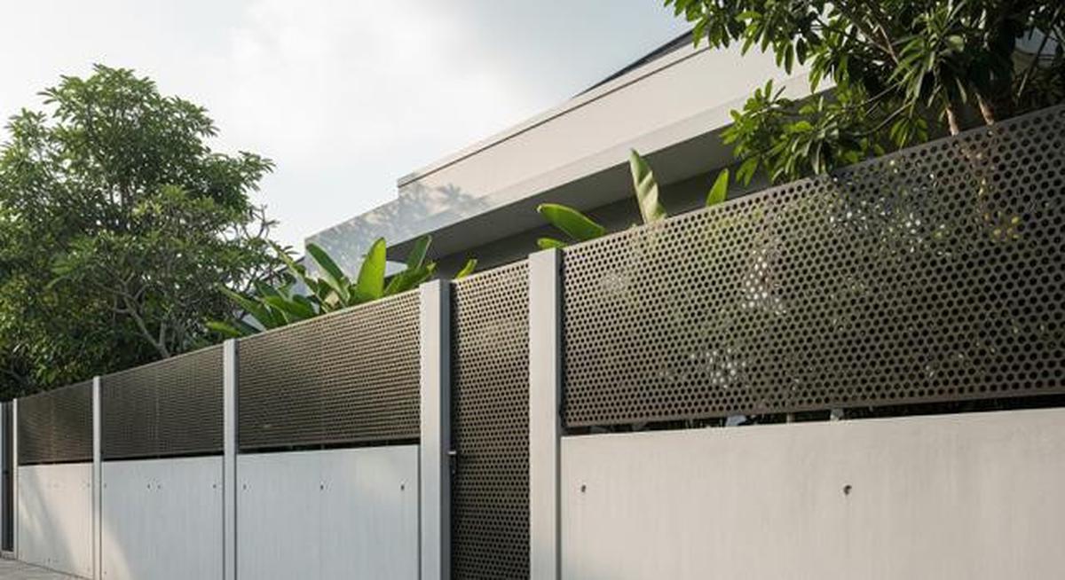 8 Model Pagar Besi dengan Dinding Beton Minimalis, Rumah Terlihat Rapi