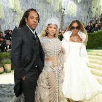 Keduanya berhasil jadi spotlight di Met Gala 2026. (Foto: AFP/DOK)