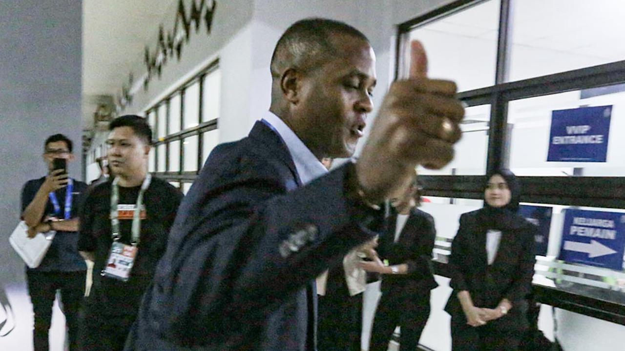 FOTO: Patrick Kluivert, Alex Pastoor, Gerald Vanenburg, dan Denny Landzaat Saksikan Langsung Laga Persija Vs PSBS