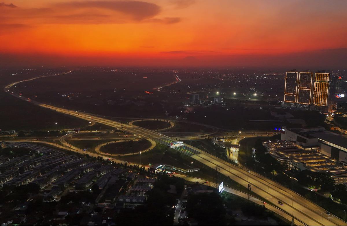 Keindahan Senja di Simpang Susun CBD Tol Serpong-Balaraja