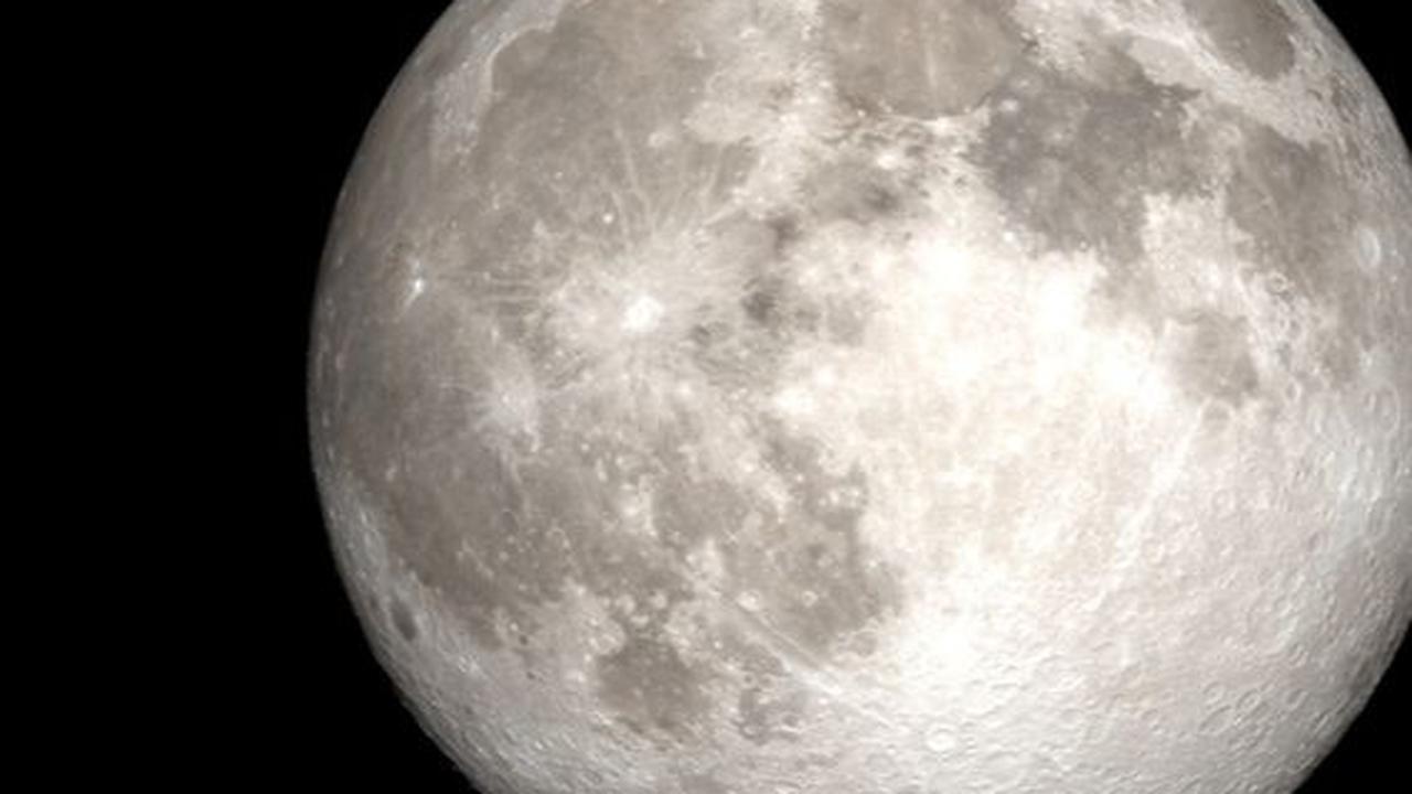 Mengutip GizChina, Selasa (3/10), terdapat dua foto yang diperlihatkannya dari hasil jepretan Supermoon. Pertama foto zoom Bulan dengan menggunakan iPhone 15 Pro Max. Kedua, foto zoom Bulan yang diambil dengan Huawei Mate 60.