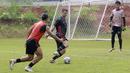 Pemain Persija Jakarta, Ondřej Kúdela, saat sesi latihan di Nirwana Park, Sawangan, Selasa (18/10/2022). Skuad Macan Kemayoran kembali berlatih setelah rehat selama sepekan paska tragedi Kanjuruhan. (Bola.com/M Iqbal Ichsan)