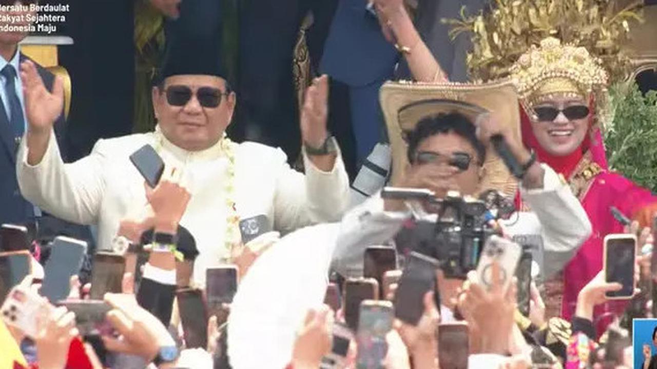Perdana Pimpin HUT RI di Istana, Prabowo Pakai Baju Beskap Melayu dan Kalung Bunga Melati