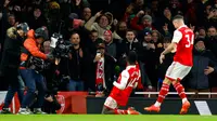 Pemain Arsenal Eddie Nketiah (tengah) melakukan selebrasi usai mencetak gol ke gawang West Ham United pada pertandingan sepak bola Liga Inggris di Emirates Stadium, London, Inggris, 26 Desember 2022. Arsenal mengalahkan West Ham United dengan skor 3-1. (AP Photo/David Cliff)