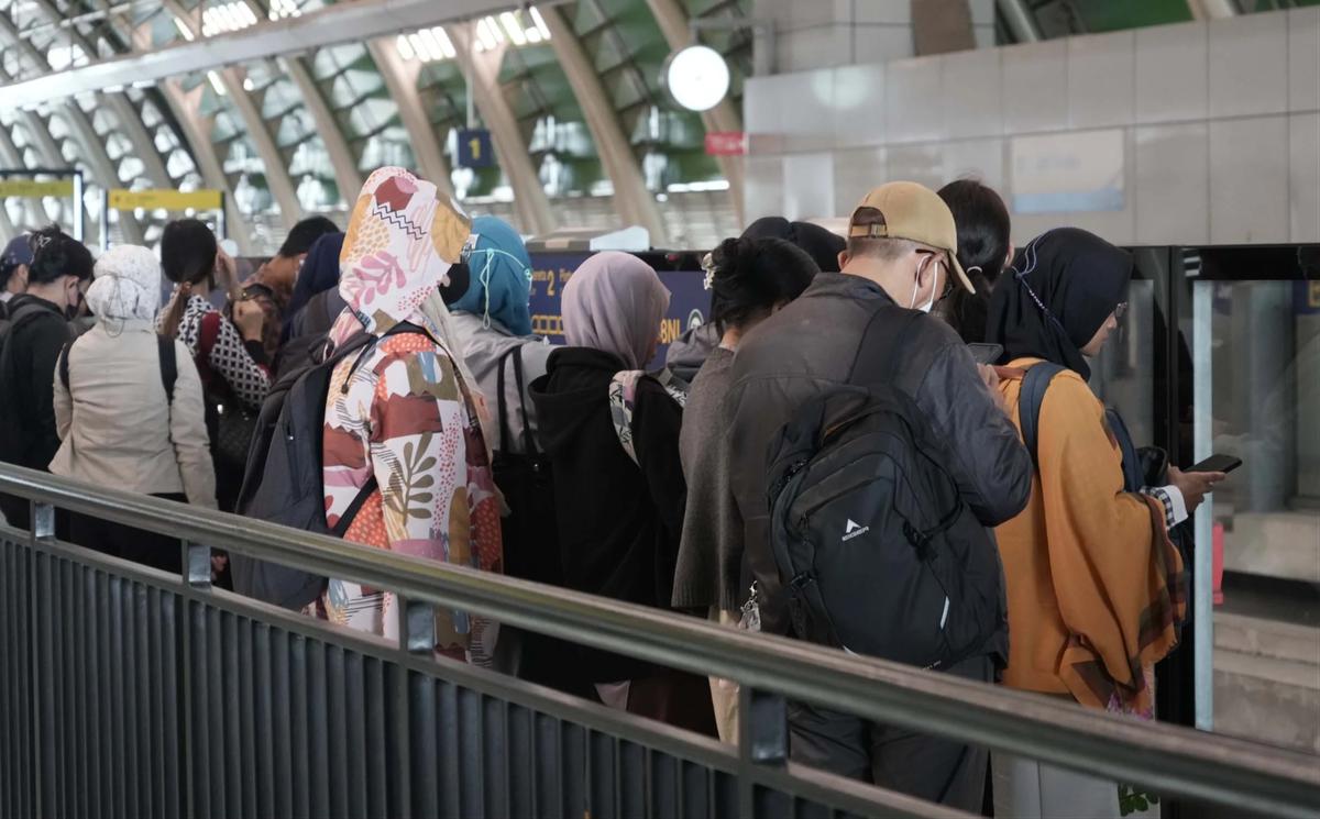 FOTO: LRT Jabodebek Tambah Frekuensi Perjalanan Pagi Mulai 15 Juni