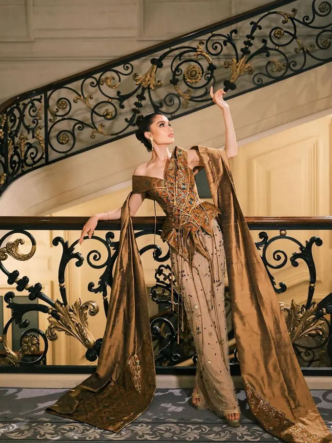 Cinta Laura tampil anggun dalam balutan gaun yang dirancang khusus oleh AnSoe (Instagram/@byansoe)