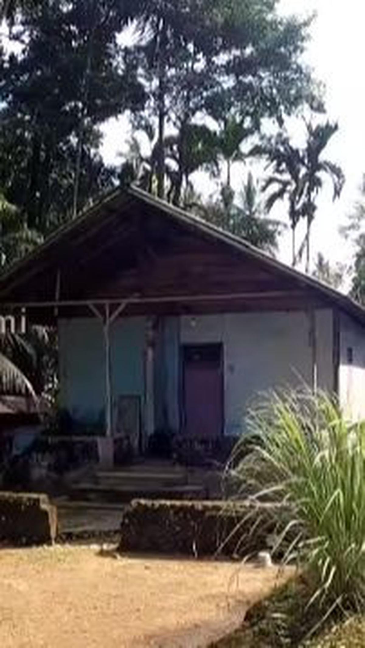 "Rumah masa kecil pak Basrizal Koto," demikan dikutip dari keterangan video.&nbsp;<br>