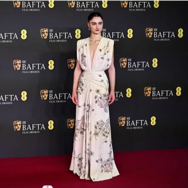 Raffey Cassidy di BAFTA 2025. (Ben STANSALL / AFP)
