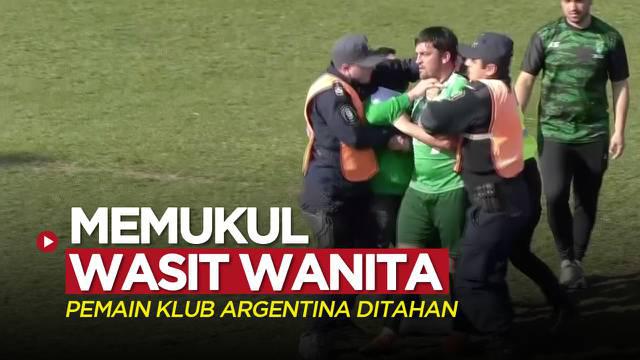 Berita video seorang pemain klub Divisi 3 Liga Argentina langsung ditahan petugas keamanan setelah memukul wasit wanita saat laga.