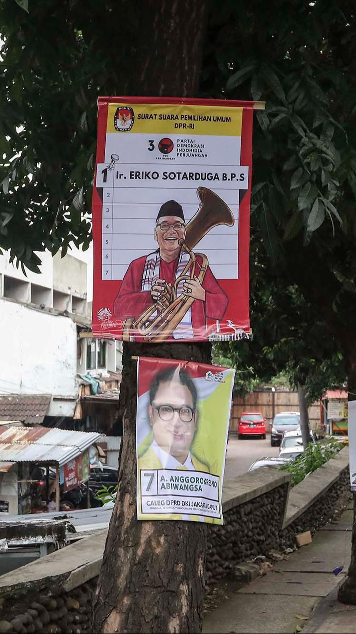 Selain itu, Komisi Pemilihan Umum (KPU) sudah mengatur pemasangan APK jelang Pemilu 2024.