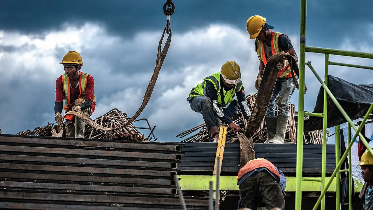 PT Hutama Karya (Persero) terus berkomitmen untuk melakukan pembayaran kepada sejumlah mitra kerja secara tepat waktu dan akuntabel.