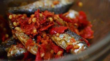 Resep Ikan Asin Masak Sambal Goreng Cabai Rawit Yuk Coba Lifestyle Fimela Com