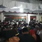 Ribuan pelayat memadati kompleks Ponpes Buntet Cirebon untuk melayat hingga mengantar KH Nahduddin Royandi Abbas ke persemayaman terakhir. Foto (Liputan6.com / Panji Prayitno)