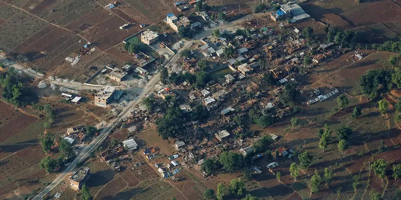 Pemandangan Udara Kehancuran Rumah-rumah Warga Nepal