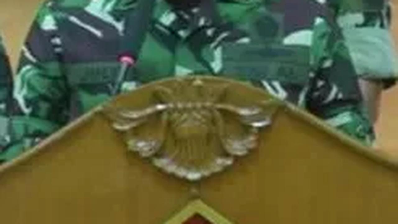 Kepala Pusat Penerangan (Kapuspen) TNI Laksamana Madya (Laksda) Julius Widjojono mengatakan, pemerintah sudah melakukan berbagai pendekatan untuk membebaskan Philip.