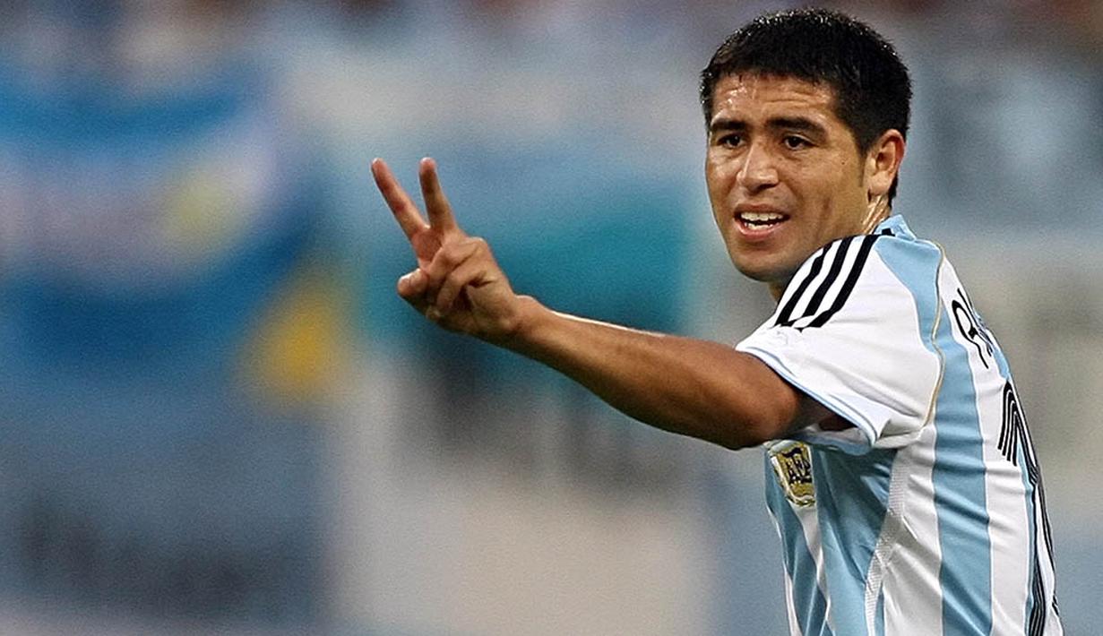 Juan Roman Riquelme harapkan Messi menggila di Piala Dunia (AFP/Patrik Stollarz)