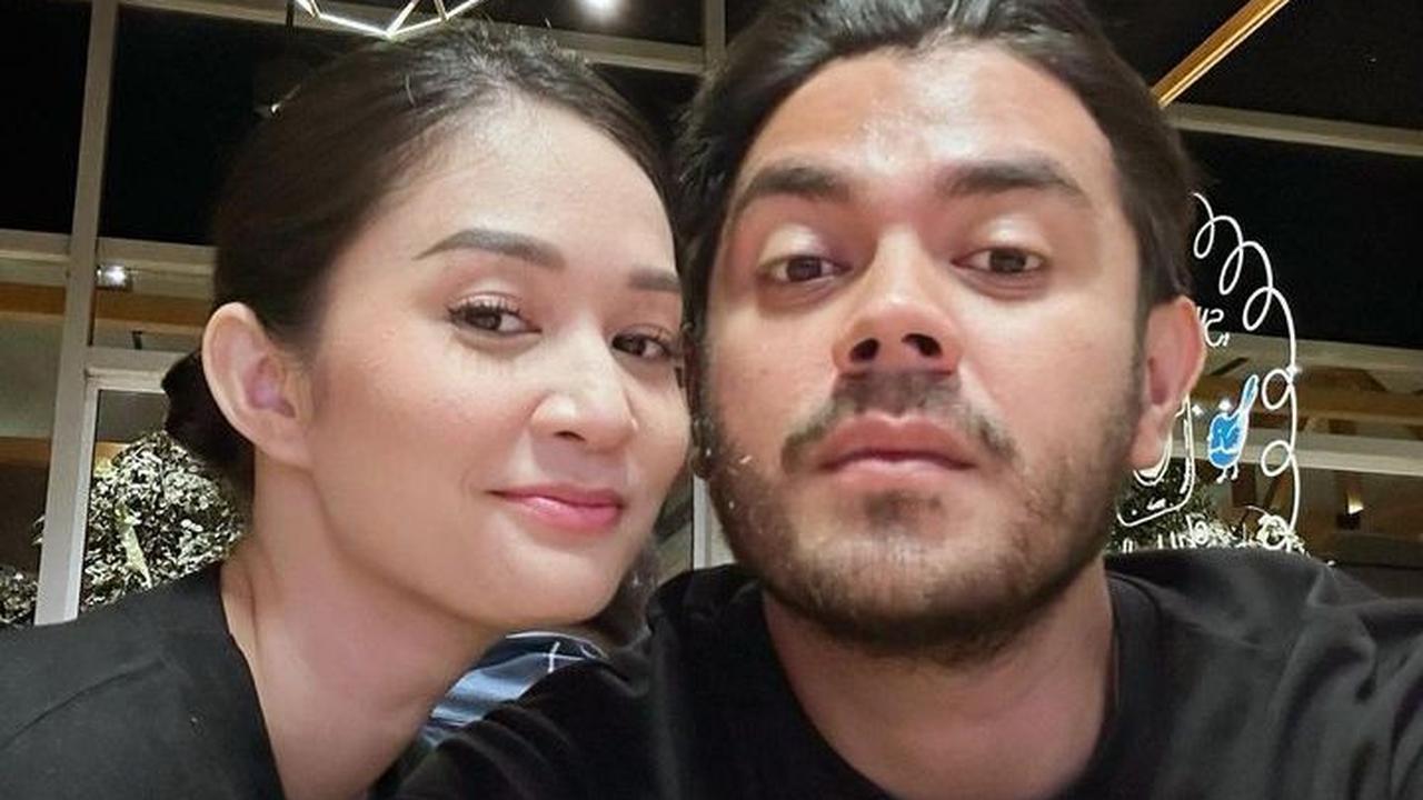 Penampilan Faradilla Yoshi bikin salfok. Penampilannya dipuji makin cantik setelah menikah.