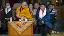 <p>Meski India menganggap Tibet sebagai bagian dari China, negara itu menjadi tuan rumah bagi pengungsi Tibet. (AP Photo/Ashwini Bhatia)</p>