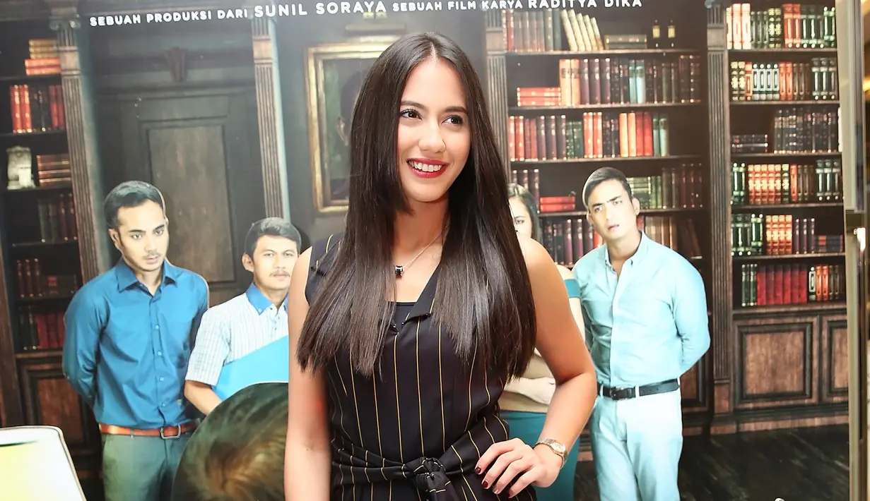 "Aku memilih film itu seperti memilih pasangan, chemistrynya. Baca skenarionya dulu. Kalau nggak cocok dan nggak dapat chemistrynya aku nggak mau. Kalau kita paksain kita nggak enjoy," ujar Pevita. (Nurwahyunan/Bintang.com)