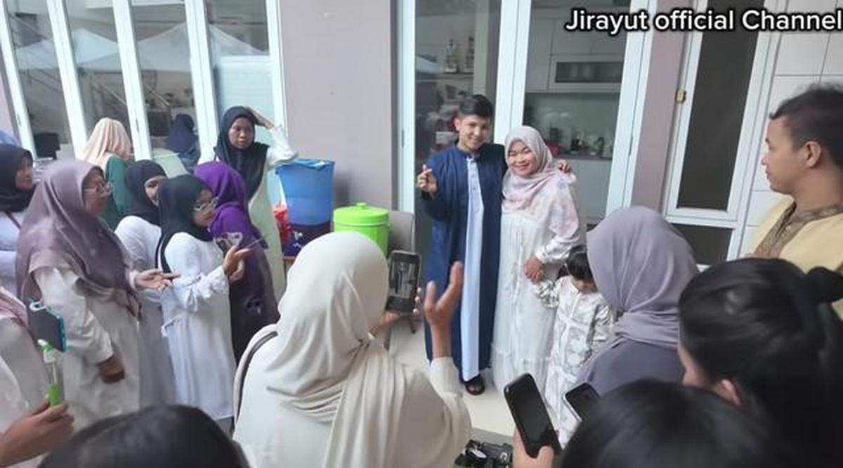 9 Potret Halaman Belakang Rumah Jirayut di Indonesia, Nyaman untuk Acara Keluarga