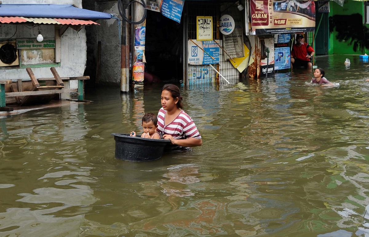 Banjir rob di Muara Angke