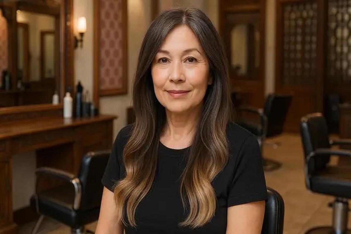 9 Tren Warna Rambut Ash Brown untuk Ibu-Ibu Usia 50 Tahun ke Atas