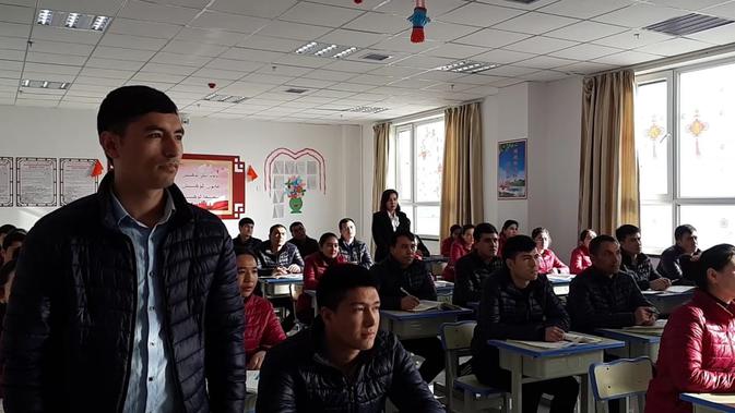 Siswa di 'Pusat pelatihan vokasional Hotan' di Hotan County, Prefektur Hotan, Xinjiang (Rizki Akbar Hasan / Liputan6.com)
