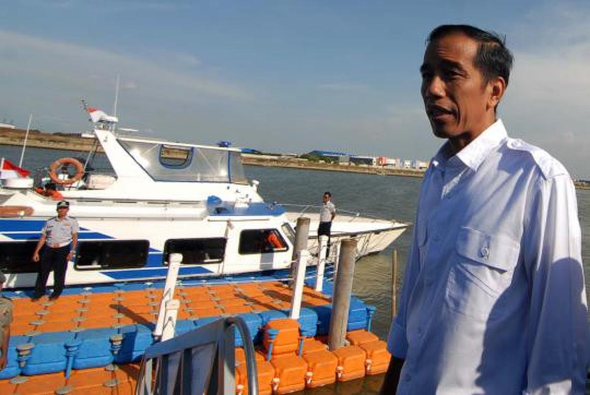 Jokowi uji coba waterway Marunda