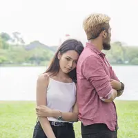 Ilustrasi pasangan sedih/copyright shutterstock.com/Afif Haryanti