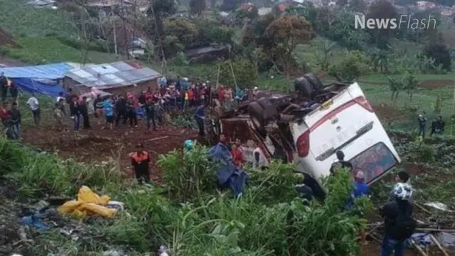 Kementerian Perhubungan memastikan akan membuat laporan ke kepolisian terkait dua insiden kecelakaan bus pariwisata di kawasan Puncak, Bogor, Jawa Barat yang melibatkan dua perusahaan itu adalah HS Transport dan Kitrans.