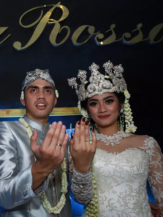 Menikah merupakan kado ulang tahun terbesar dan tersakral yang pernah didapatkan Ayudia. Ia pun menerima hadiah ulang tahunnya kali ini dengan penuh ikhlas dan rasa syukur. (Deki Prayoga/Bintang.com)
