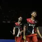 Ganda putra Indonesia, Fajar Alfian/Muhammad Rian, saat menghadapi Fajar Mohammad Ahsan/Hendra Setiawan, pada laga Indonesia Masters 2020 di Istora Senayan, Jakarta, Sabtu (18/1). Ahsan/Hendra menang tiga gim dengan skor 21-12, 18-21, dan 21-17. (Bola.com/Yoppy Renato)