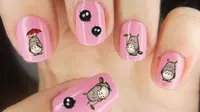 Kuku cantik dengan aplikasi sticker nail art. Sumber: Pinterest.com