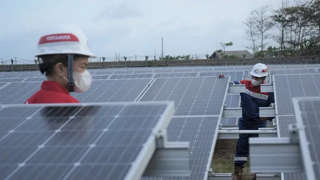 Pertamina NRE menambah kapasitas Pembangkit Listrik Tenaga Surya (PLTS) sebesar 2,3 MWp khusus di area-area operasi Pertamina Group.