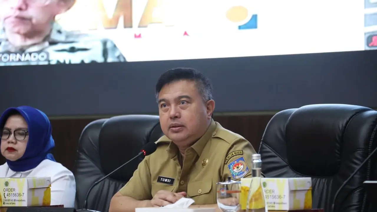 Sekretaris Jenderal Kementerian Dalam Negeri, Tomsi Tohir saat memimpin Rapat Koordinasi Pengendalian Inflasi Daerah 2026 di Gedung Sasana Bhakti Praja Kemendagri, Jakarta, Senin (25/5/2026).