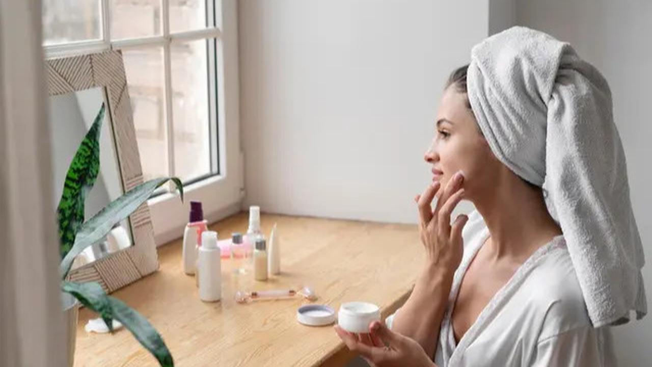Mengulik Peptida, Bahan Aktif Skincare yang Dipercaya Bisa Mengurangi Kerutan