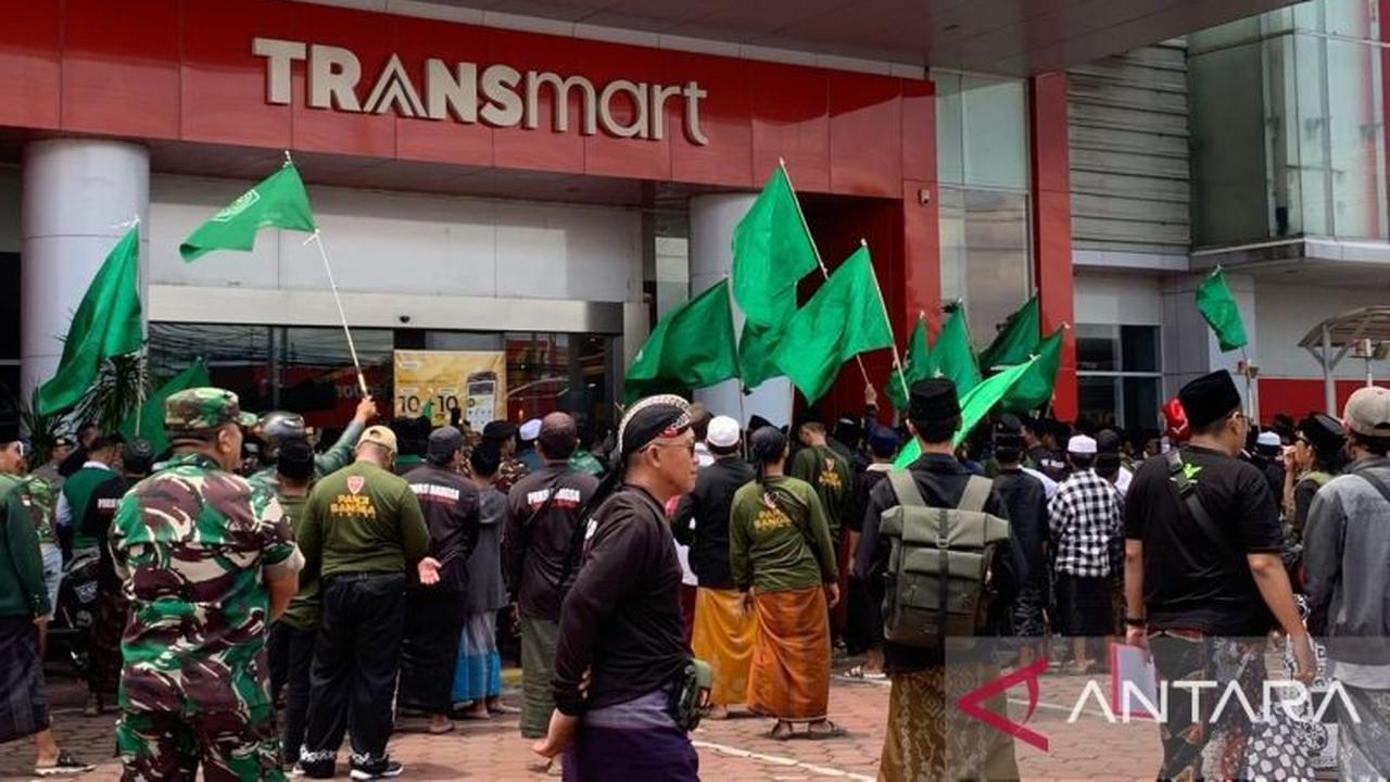 Tuntut Permohonan Maaf 7 Hari, Aliansi Santri Jember Gelar Demo Trans7 Kecam Pelecehan Pesantren