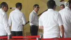 Menkumham Yasonna Hamonangan Laoly memenuhi panggilan penyidik di gedung KPK, Jakarta, Senin (2/7).  Yasonna diperiksa saat menjadi Anggota DPR sebagai saksi terkait kasus dugaan korupsi proyek KTP Elektronik. (Merdeka.com/Dwi Narwoko)