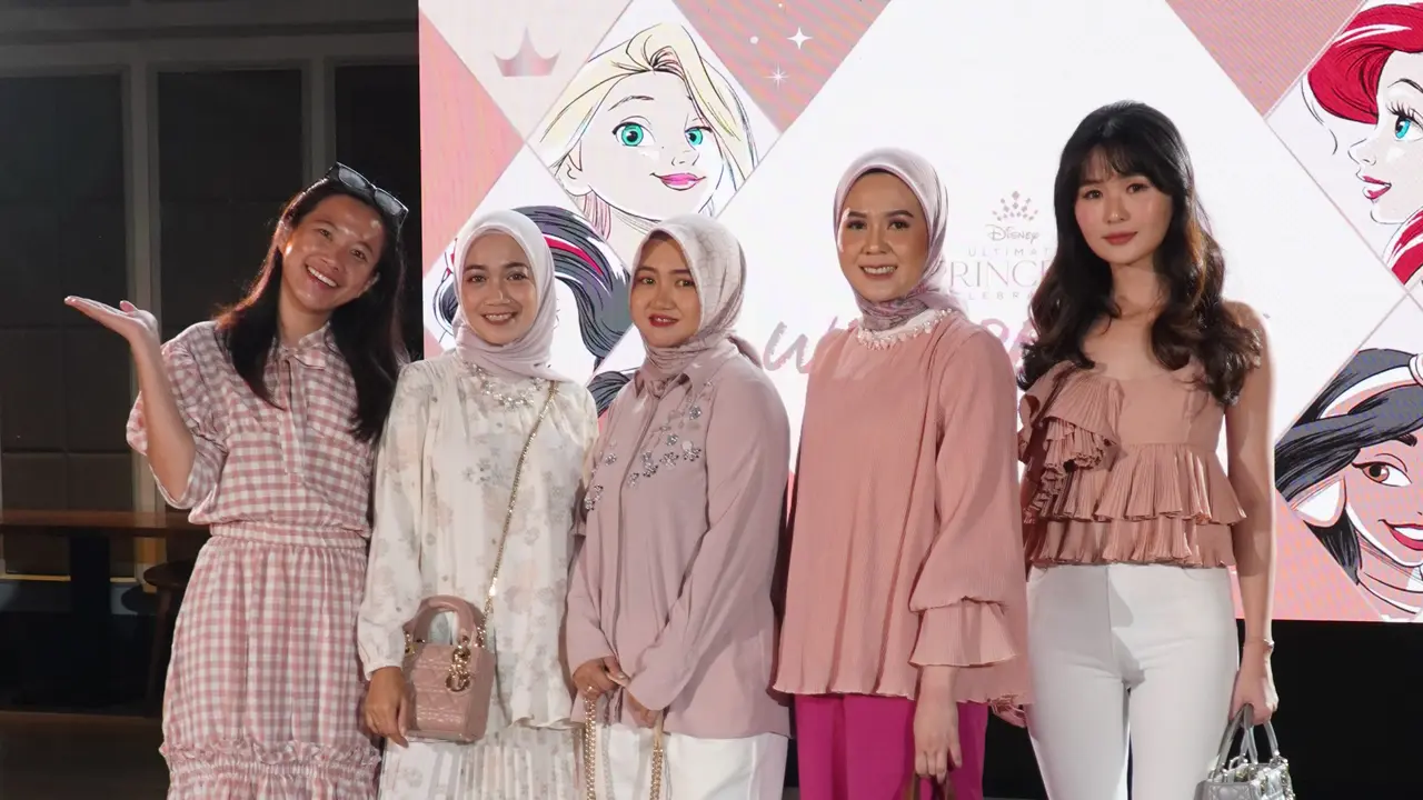 Gandeng Artis Karina Salim, VAIA-Disney Hadirkan Koleksi We Are One