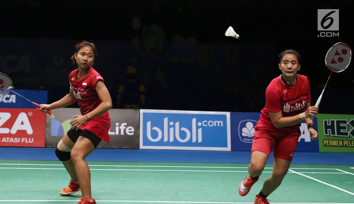 Ganda Putri Indonesia, Anggia Shitta Awanda/Ni Ketut Mahadewi Istarani saat melawan Chen Qingchen/Jia Yifan di Semifinal Indonesia Open 2017, Jakarta, Sabtu (17/6). Anggia/Ni Ketut Mahadewi Istarani kalah 12-21, 17-21. (Liputan6.com/Helmi Fithriansyah)