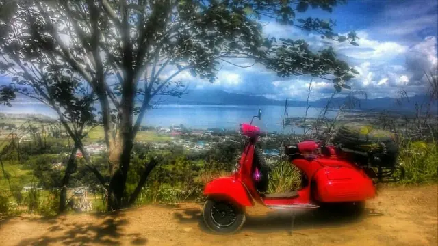 Trigel, Jelajah Ibu Pertiwi Naik Vespa Tua