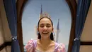 Demi Selina, Mahalini Raharja rela make over menjadi Rapunzel berbalut dress bergaya Victorian. Lengkap dengan mahkota dan rambut panjang yang ditata half updo [@mahaliniraharja]