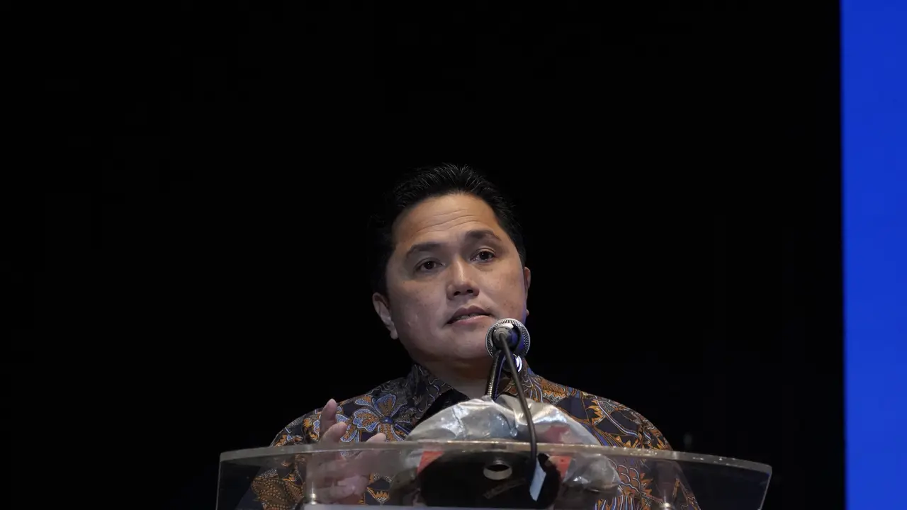 Penyerahan Awards untuk 8 badan usaha milik negeri (BUMN) diserahkan langsung oleh Erick Thohir, Menteri BUMN dalam acara CSA Awards 2022 yang diselenggarakan di Menara 165, Jakarta, Kamis 27 Oktober 2022.