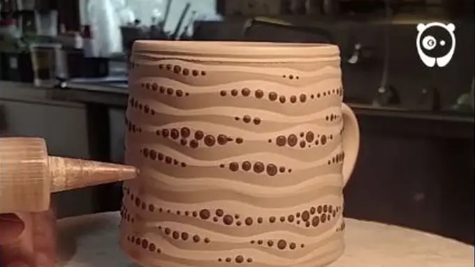 [Bintang] 10 Pot Tanah Liat dengan Desain Penuh Cinta dan Nggak Biasa!