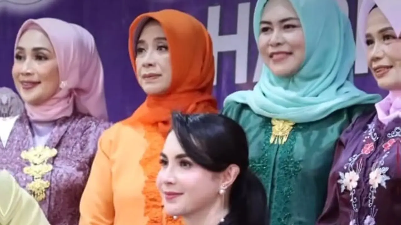 Potret Arumi Bachsin saat hadiri peringatan HUT ke-10 Ikawati ATR/BPN Jawa Timur (Sumber: Instagram/@arumibachsin_94)