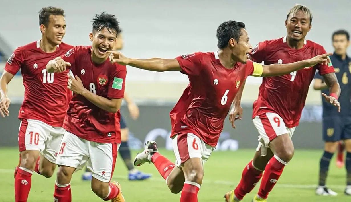 Setelah peluit tanda mulainya pertandingan berbunyi, Timnas Indonesia tampil dengan cukup berani bermain terbuka. Kubu sebaliknya, Timnas Thailand tampil dengan lebih efektif memainkan sekema serangan balik. (Foto: Dok. PSSI)