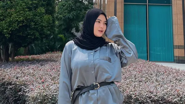 FOTO: Gaya OOTD Rosa Meldianti Tampil Pakai Hijab Ini Kerap Tuai Pujian